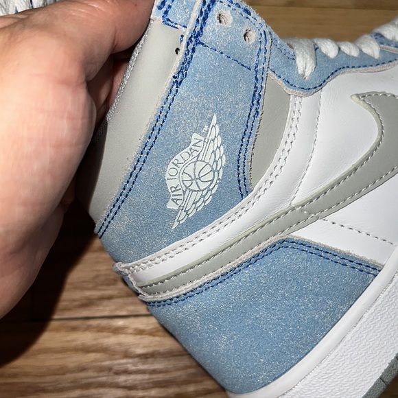 Jordan 1 Retro High Hyper Royal Smoke Grey - Picture 8 of 10